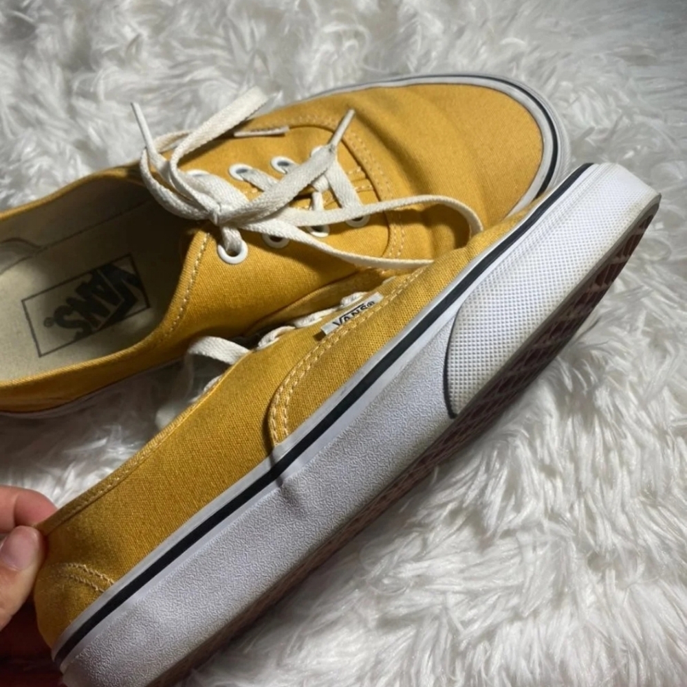 7.5 women yellow vans